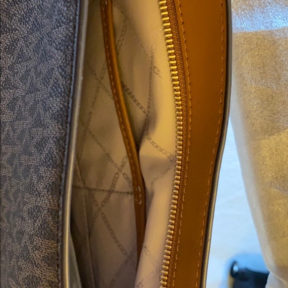 Michael Kors Shoulder Bag NWT *SALE* - Picture 6 of 9